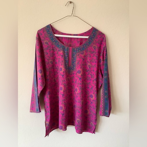 Like New Gorgeous Poly Silk Tunic Floral Prints for Women - Picture 2 of 6